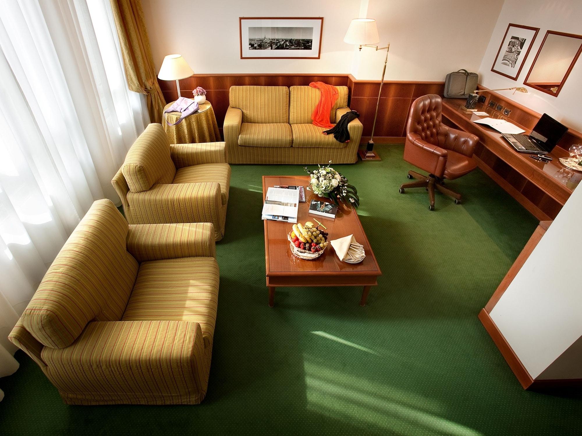 Hotel Cavour Milan Exterior photo