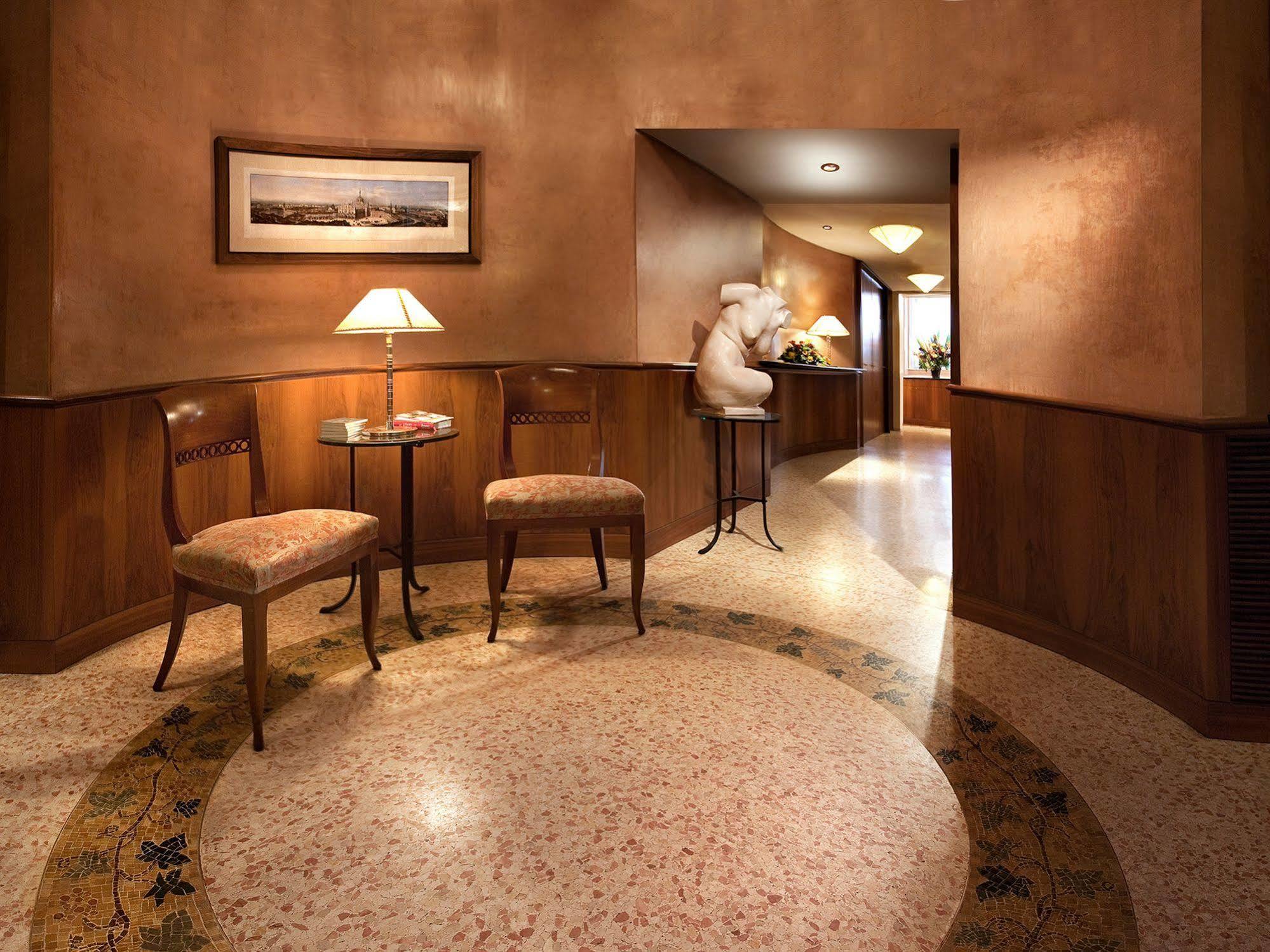 Hotel Cavour Milan Exterior photo